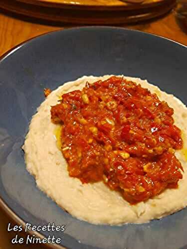 Purée de haricots blancs au muhammara de Yottam Ottolenghi 