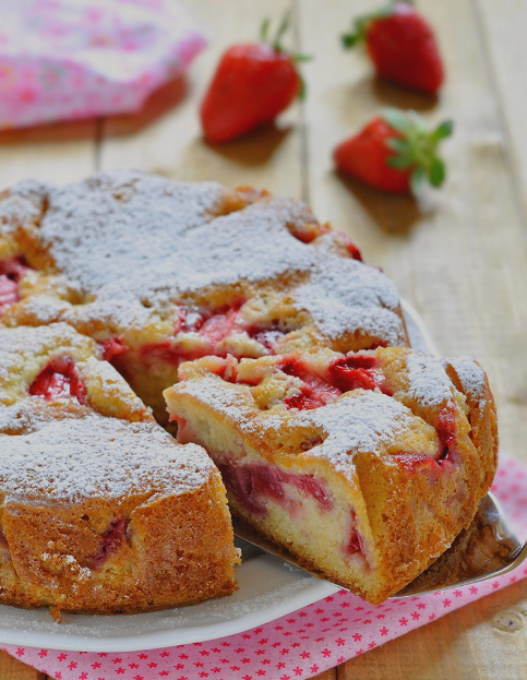 Gâteau aux fraises est très simple à préparer - Cuisine - Recette Mixte