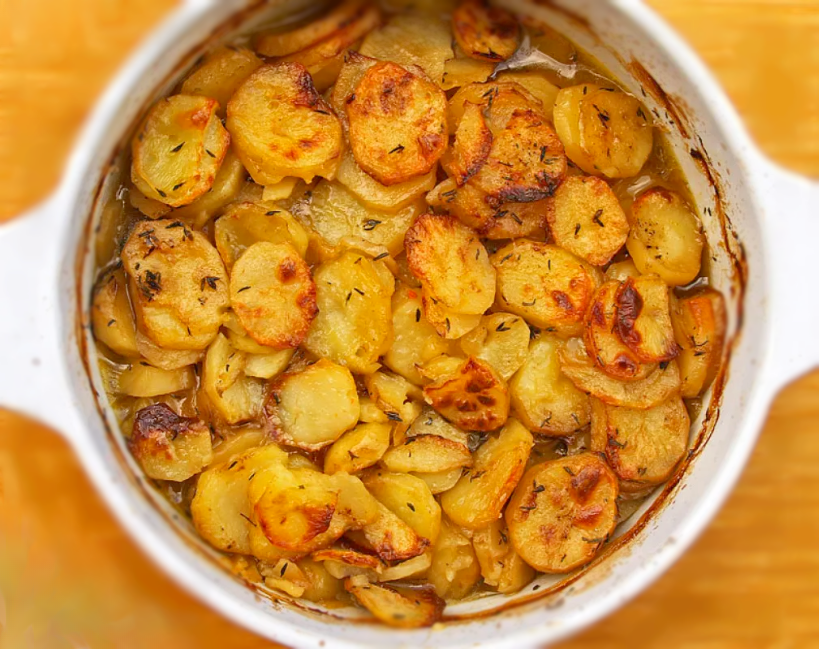 Pommes de terre à la boulangère | Simple et Rapide