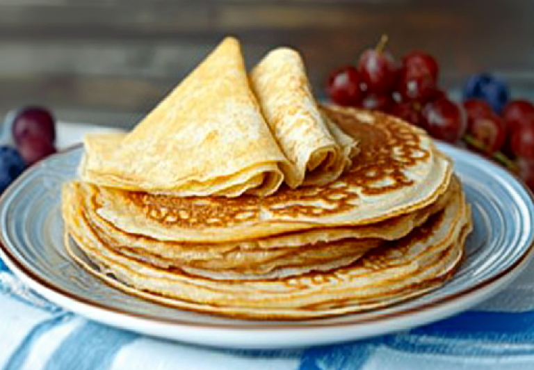 Pâte à Crêpe Classique pour 4 Personnes : Recette Simple