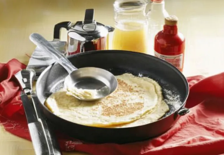 Pâte à Crêpes avec 1 Litre de Lait : Recette Inratable et Astuces