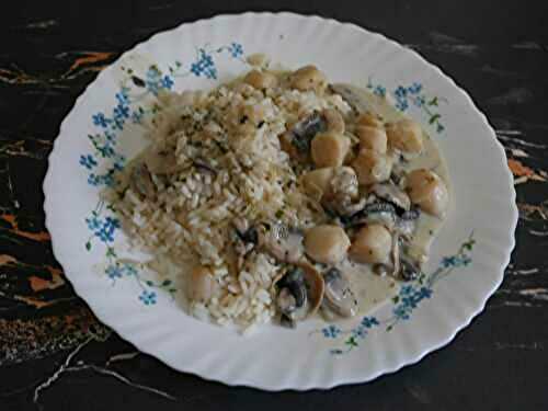 BLANQUETTE DE NOIX DE ST-JACQUES  AUX CHAMPIGNONS