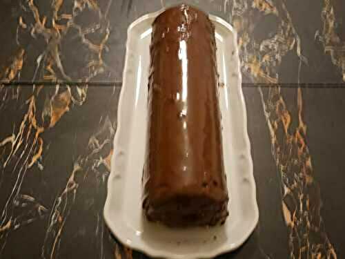 BUCHE AU CHOCOLAT ET POIRES