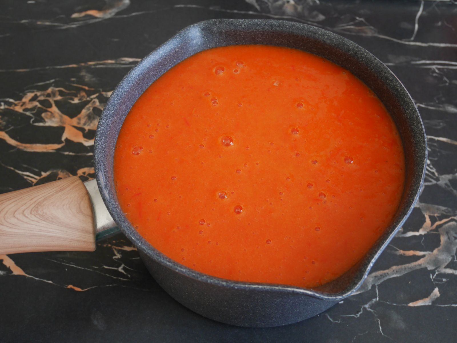 SOUPE DE COURGE ET POIVRON ROUGE