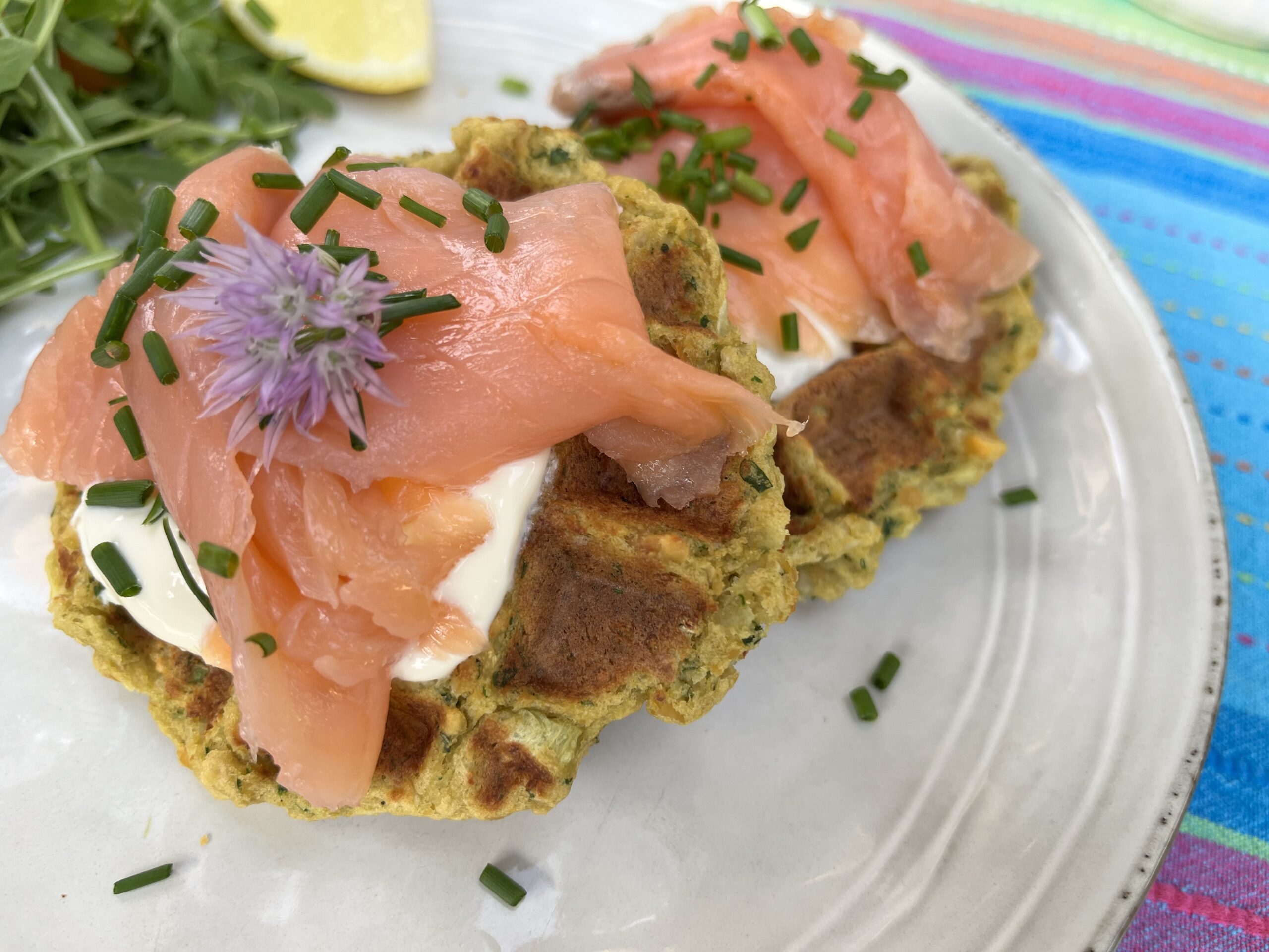 Gaufres de Pois Chiches au Saumon Fumé