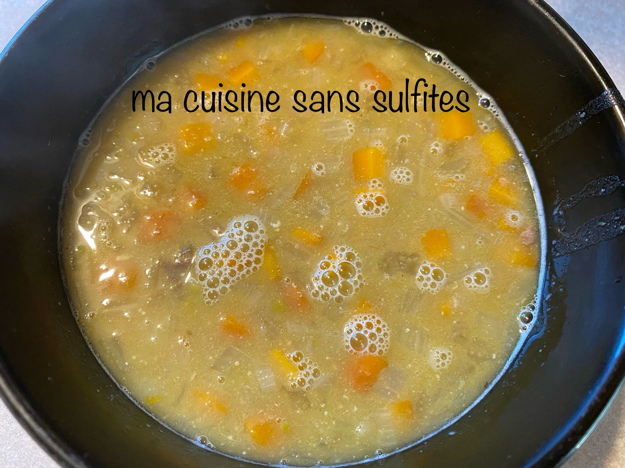 Soupe de pois cassés, céleri, carottes (Star Wars Soup)