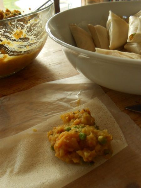 Samoussa aux légumes et raïta de concombre vegan