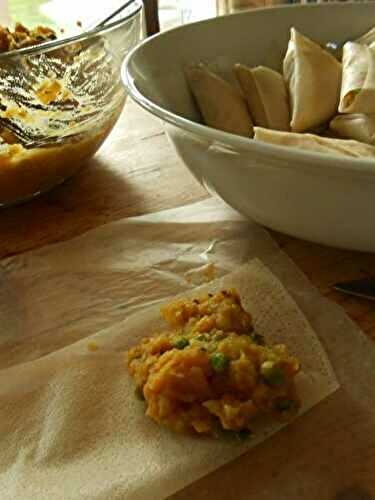 Samoussa aux légumes et raïta de concombre vegan