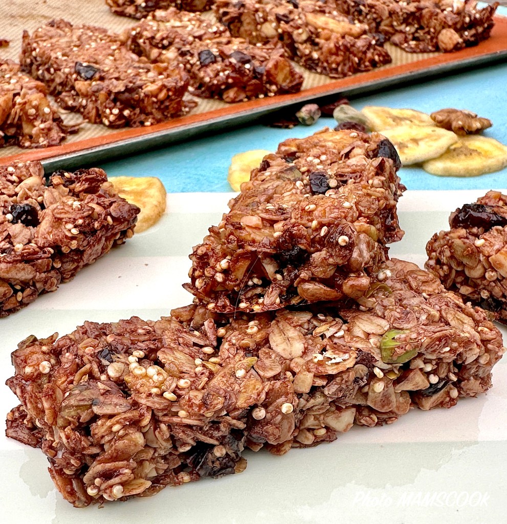 Barres de céréales maison aux bananes séchées et au chocolat