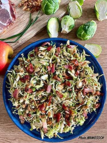 Salade de choux de Bruxelles crus, pomme, lard et oignons frits!