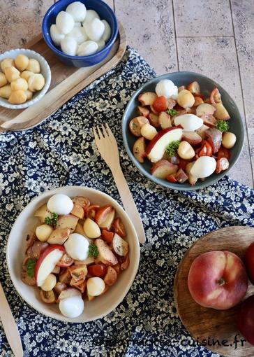 Salade de tomates cerise, pêches et mini-mozzarella (Un fruit, trois recettes)