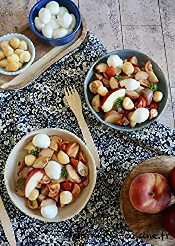 Salade de tomates cerise, pêches et mini-mozzarella (Un fruit, trois recettes)