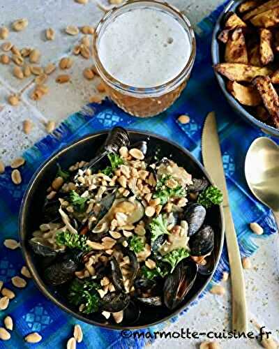 Moules au curry vert, lait de coco et cacahuètes 