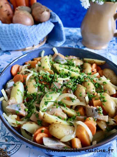 Salade de harengs marinés, pommes de terre et patates douces 