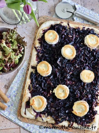 Tarte levée au chou rouge, oignon rouge et chèvre 