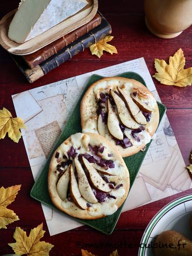 Pizettes poire, oignon et taleggio