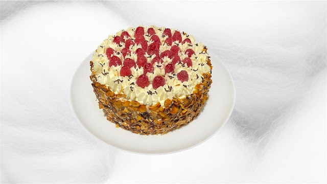  Gâteau aux framboises et amandes effilées