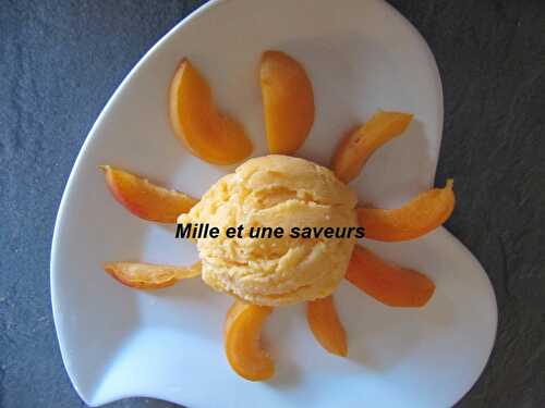 Glace à l'abricot