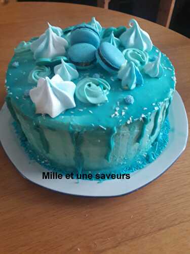 Layer cake bleu pour un baby shower