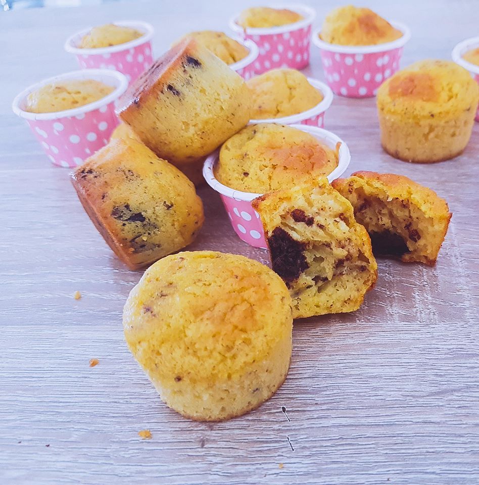 MUFFINS SANS GLUTEN A L' ORANGE ET AUX PEPITES DE CHOCOLAT 