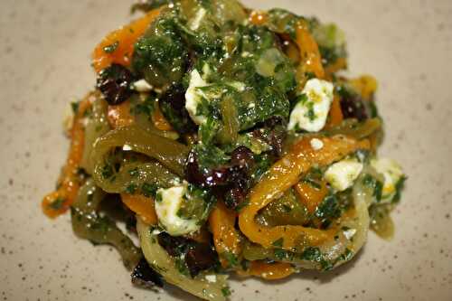 Salade de poivrons marinés à la feta et aux olives