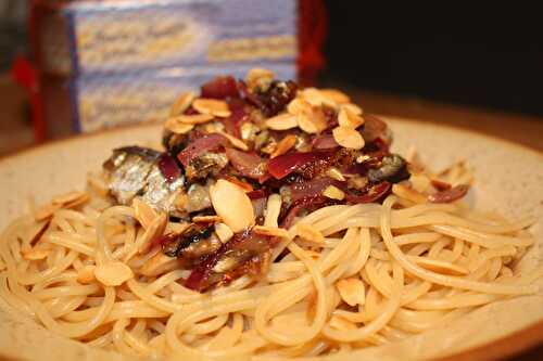 Spaghettis aux sardines, ail, gingembre & raisins (et ateliers de cuisine)