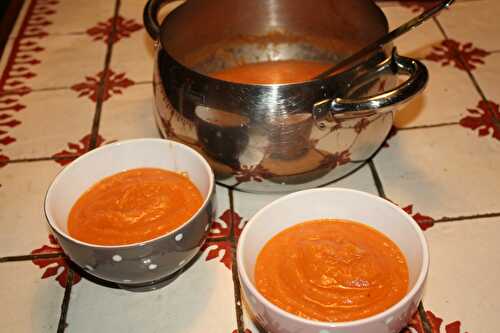 Velouté tomate/fenouil aux épices cajun et roulés de jambon à l’emmental