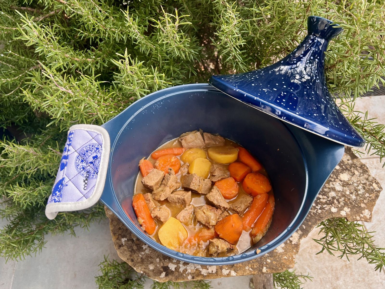 Tajine de veau, carottes, navets boule d'or et patates douces