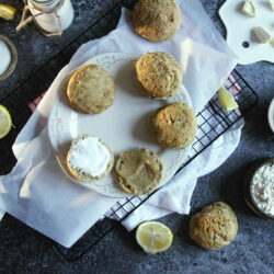 Scones au yaourt et lemon curd