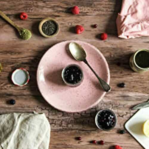 Pudding de chia matcha et fruits rouges