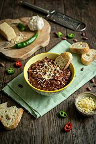 Dip aux haricots rouges, cheddar, poivron et piment