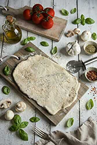 Pâte à pizza rectangulaire aux herbes