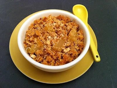 Crumble à l’ananas et raisins secs