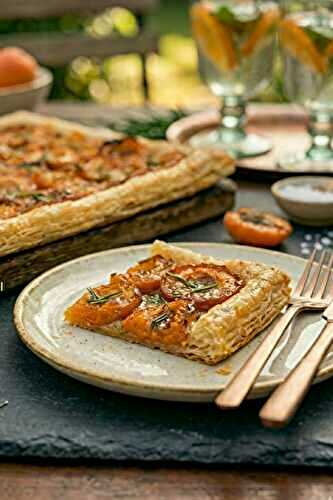 Tarte fine aux abricots et romarin : le mariage ensoleillé qui réveille vos papilles