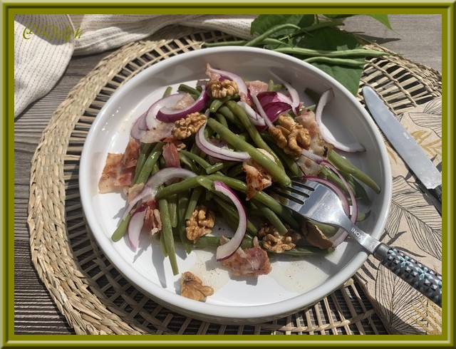 Haricots verts au lard grillé et aux noix