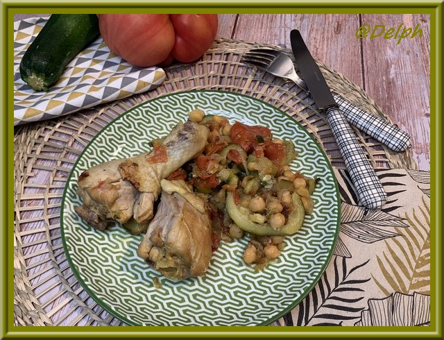 Pilons de poulet aux courgettes, tomates et pois chiche.