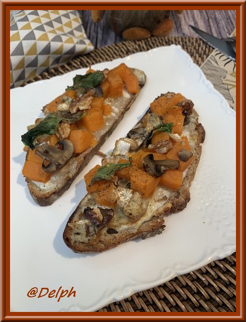 Tartines à la patate douce, champignons et Bresse Bleu