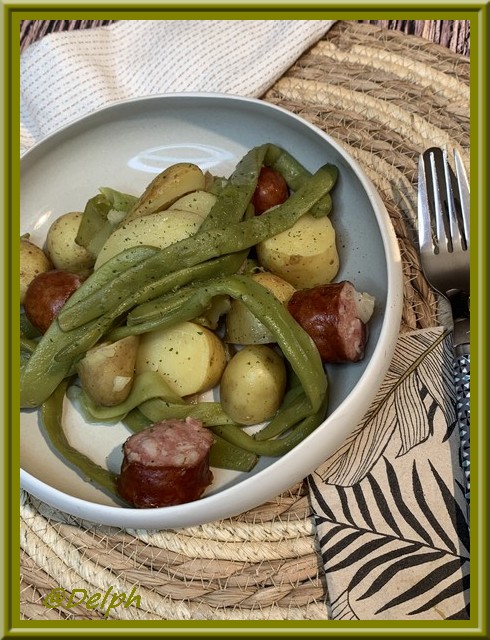 Saucisses de Montbéliard aux haricots plats et pommes de terre