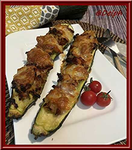 Courgettes farcies aux tomates séchées, poulet et mozzarella