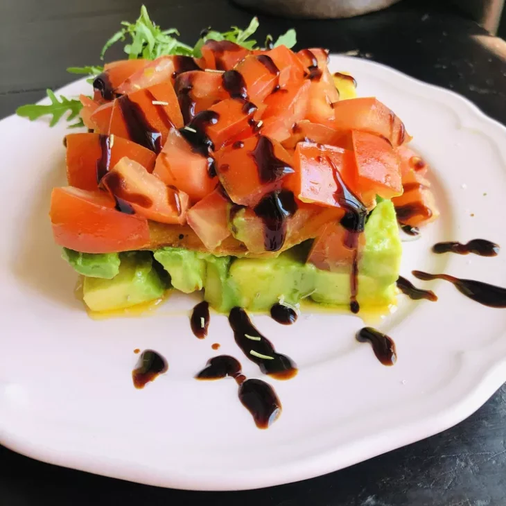 Tartare d’avocat et tortilla (Vegan)