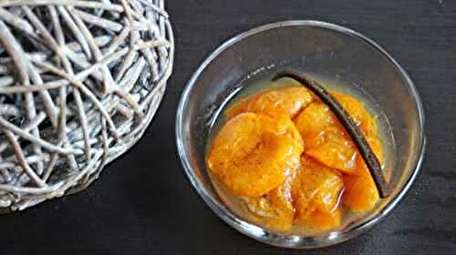 Abricots pochés à la vanille