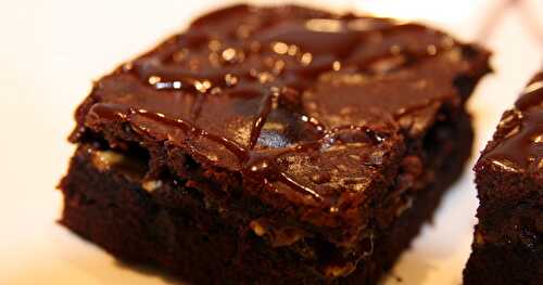 Brownies très chocolat coeur caramel, chocolat et noix de pécan