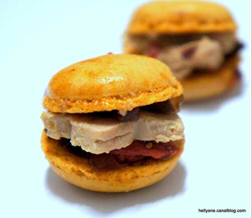 Mini macarons au foie gras et au confit d'oignon et baies de goji