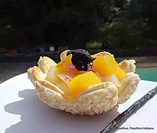 Coupelles tulipe crème pâtissière mangues poires et ail noir
