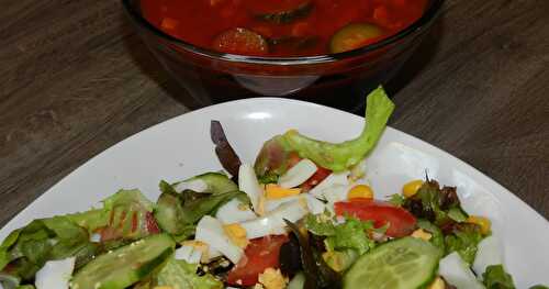 Salade composée et sa petite sauce provençale