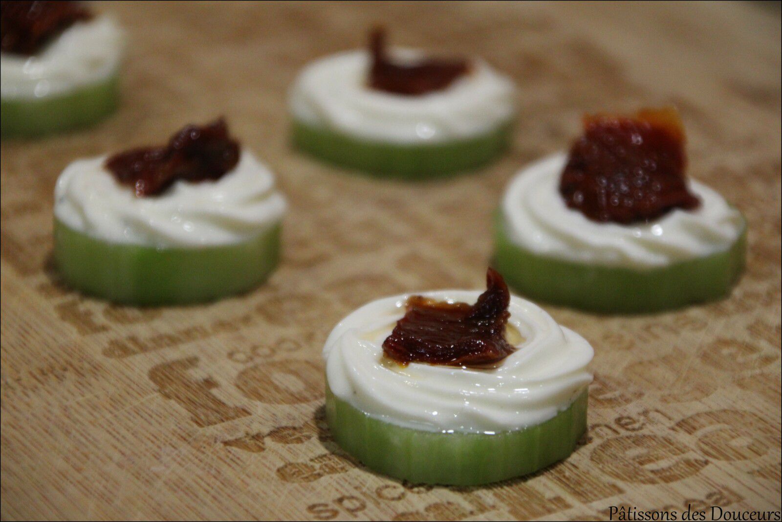 Toasts de Concombre, St Moret et Tomate Séchée