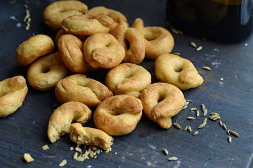 Taralli - Biscuits apéritifs italiens au vin blanc et à l'huile d'olive