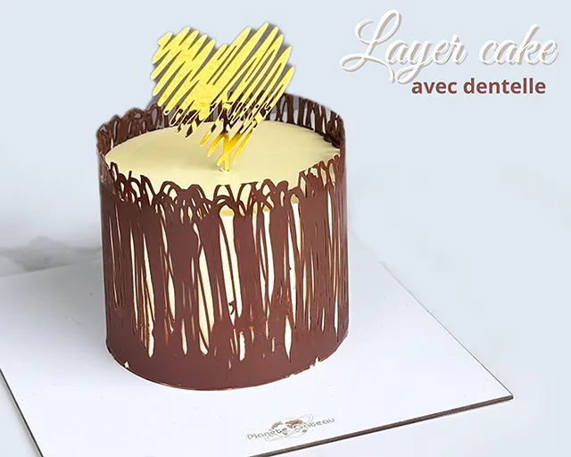 Layer cake avec dentelle en chocolat facile