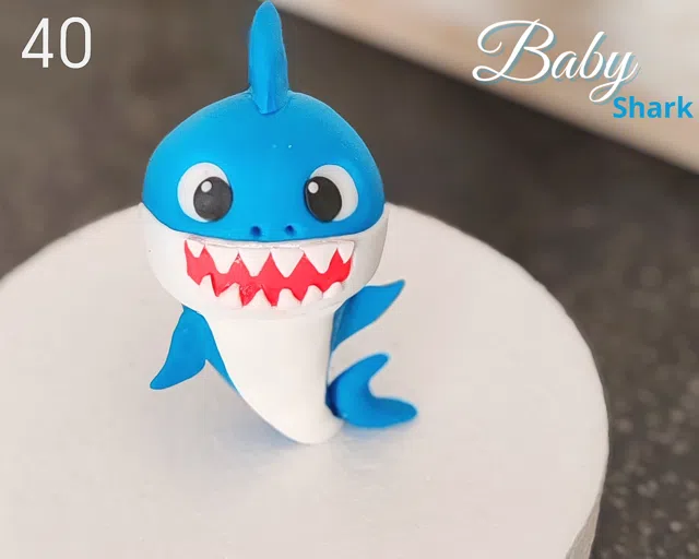 Modelage en pâte à sucre Baby Shark