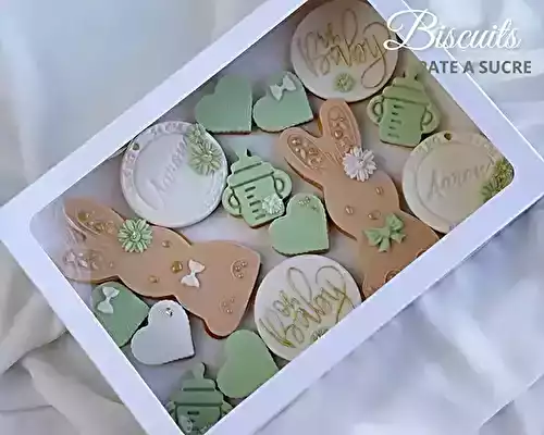 Biscuits de naissance décorés en pâte à sucre